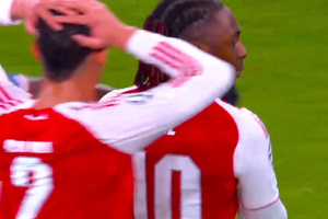 Gol senzațional pe „Emirates” » Coechipierii și-au pus mâinile în cap