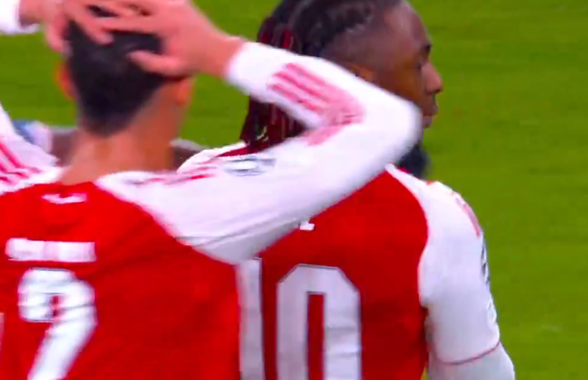 Gol senzațional în Arsenal - Leverkusen » Coechipierii și-au pus mâinile în cap
