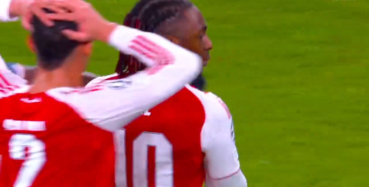 Gol senzațional în Arsenal - Leverkusen » Coechipierii și-au pus mâinile în cap