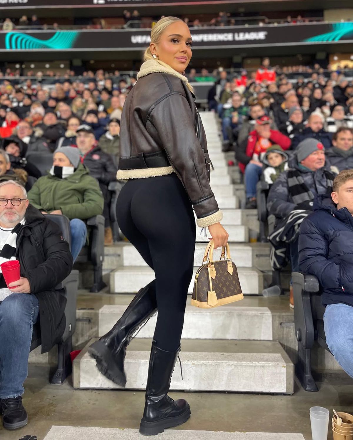 „Mi-am zis: «Dacă te alege un fotbalist, înseamnă că ai ceva special»” » Influencerița devoratoare de jucători: „Mi-am mărit sânii pentru el”