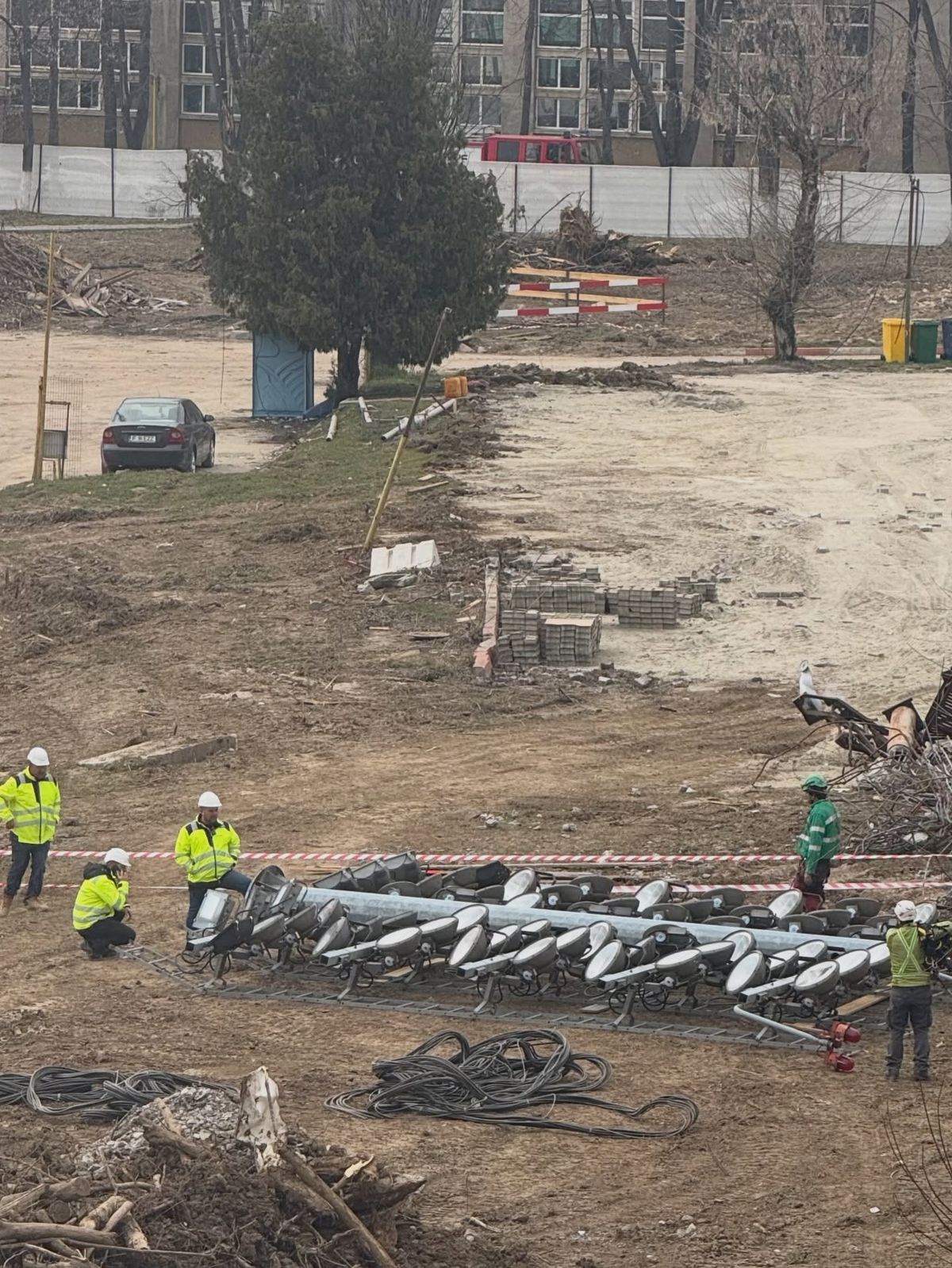 Demontarea instalației de nocturnă de la stadionul Dinamo.