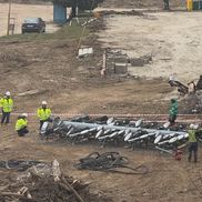 Demontarea instalației de nocturnă de la stadionul Dinamo // FOTO: Facebook @CS Dinamo Bucuresti