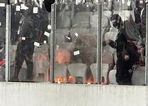 Imaginile dezastrului după derby-ul Clujului » Scaune incendiate, pereți sparți și toalete vandalizate