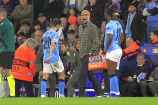 Fază incredibilă în City - Real Madrid » A vrut să-l păcălească pe arbitru, dar a fost eliminat