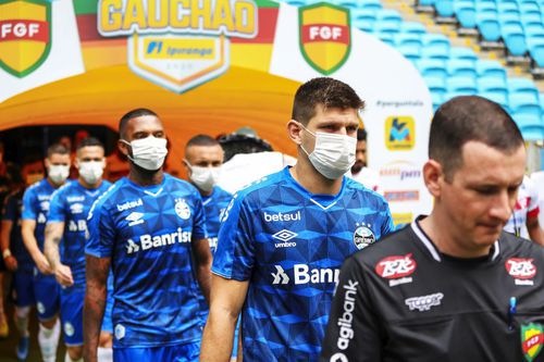În campionatul Braziliei s-a jucat deja cu mască. foto: Guliver/Getty Images