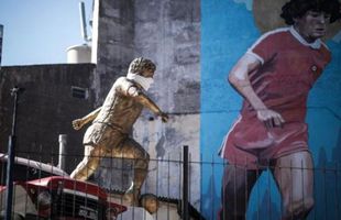 Efectele coronavirusului în Argentina: statuia lui Diego Maradona „poartă” mască