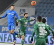 În ianuarie a fost 0-0 pe zăpadă la Craiova - Sepsi. Însă Screciu (stânga) a văzut „roșu”