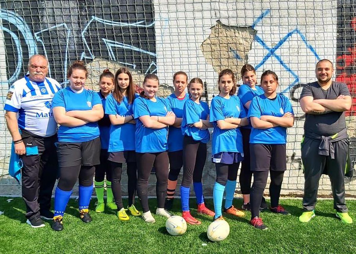 Cu svastica pe fundal în poze cu copii publicate de CSM București