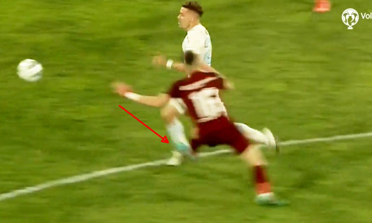 CFR Cluj - FCSB. Istvan Kovacs nu a stat pe gânduri: ROȘU direct în minutul 43