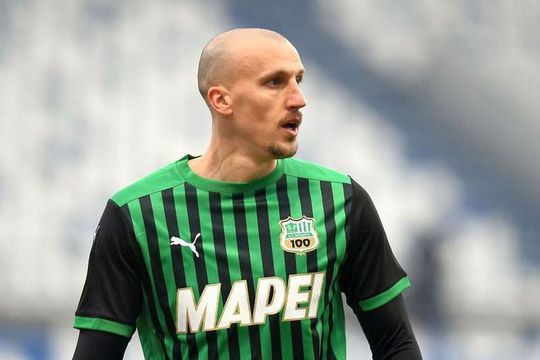 Vlad Chiricheș, 32 de ani, fundașul central al lui Sassuolo, a vizitat echipa FCSB-ului înaintea partidei cu CFR Cluj din această seară. Căpitanul naționalei va merge la meci și o va susține pe echipa lui Toni Petrea.