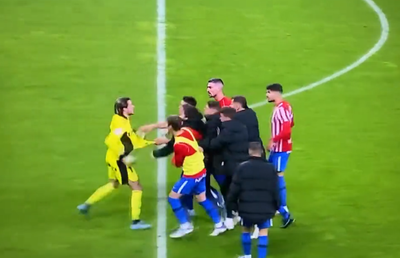 Coridă la Gijón. Opt jucători ai lui Sporting au sărit să-l bată pe portarul lui Oviedo!