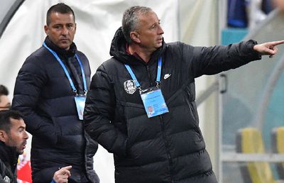 Dan Petrescu și Toni Petrea, cu 30 de minute înainte de meci: explicații pentru echipele alese