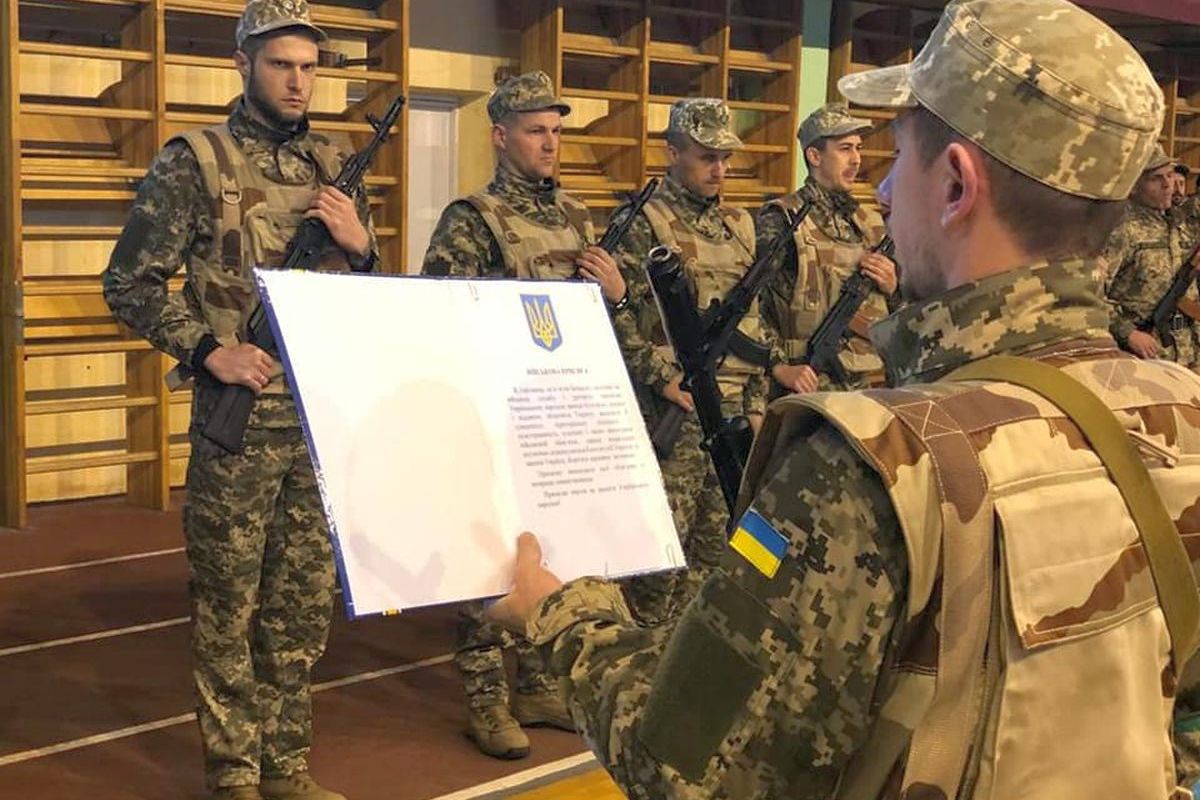 De pe terenul de fotbal, direct pe front! » 14 jucători şi antrenori ai clubului s-au înrolat în armata ucraineană