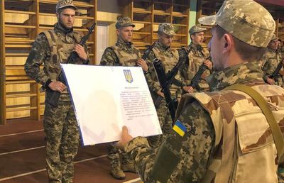 De pe terenul de fotbal, direct pe front! » 14 jucători şi antrenori ai clubului s-au înrolat în armata ucraineană