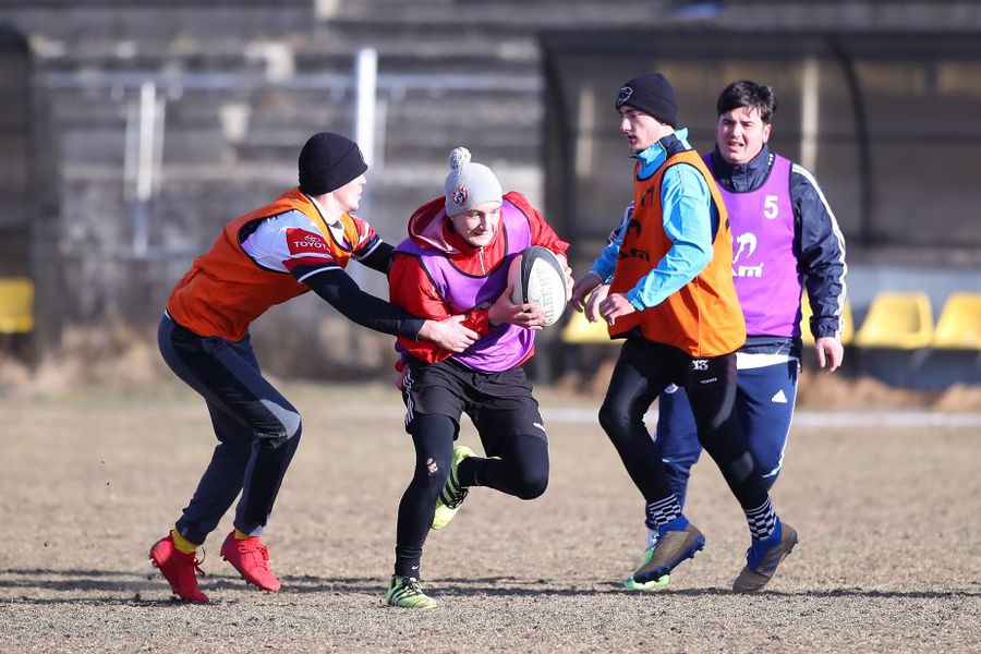 Secvență cu acțiune din timpul antrenamentului Foto Ștefan Constantin Lady Rugby a debutat în prima ligă » Gabriela Popescu e singura femeie-președinte din sportul cu balonul oval!