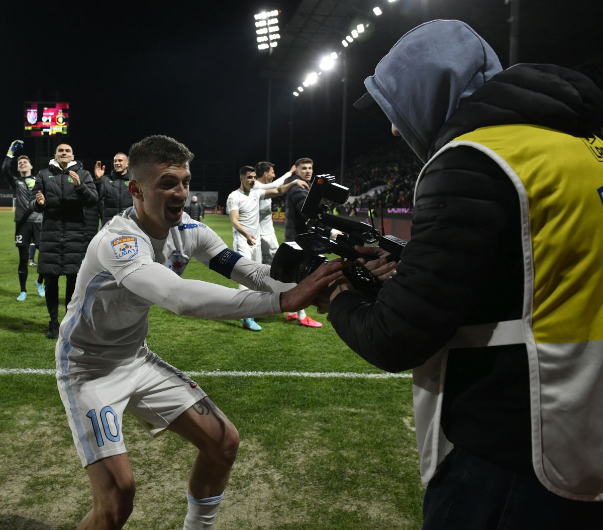 Gigi Becali susţine că Toni Petrea a făcut echipa şi schimbările la Cluj » Deşi a recunoscut de multe ori că-i place să „antreneze”, patronul de la FCSB s-a sucit: „Vor să-l ridiculizeze!”