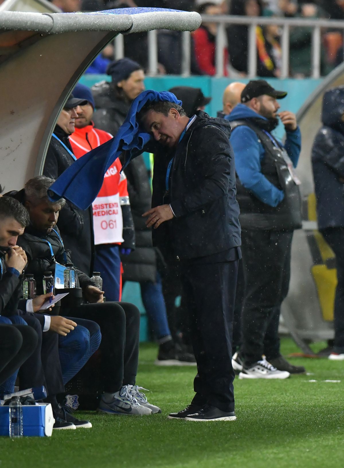 À la Gigi Becali: Hagi a făcut TREI schimbări la pauză în FCSB - Farul!