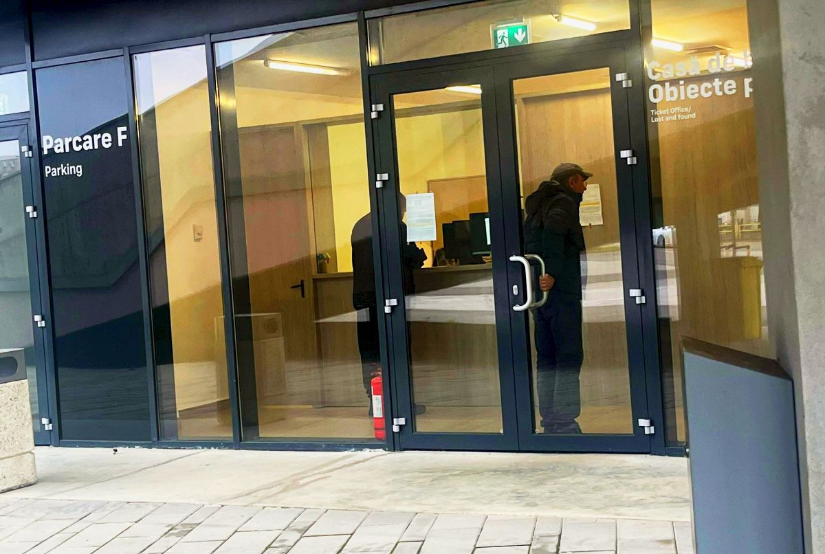 Contrast la case » Reporterii GSP au mers azi să vadă cum merg vânzările biletelor la FCSB - Farul și Steaua - Dinamo