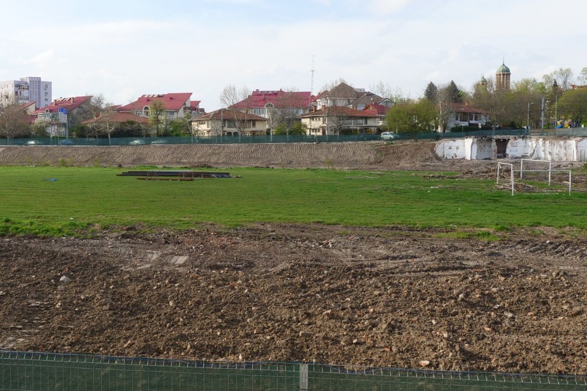Stadionul pe care s-a născut „Campioana unei mari iubiri” e la pământ » Imaginile venite de la reporterii GSP