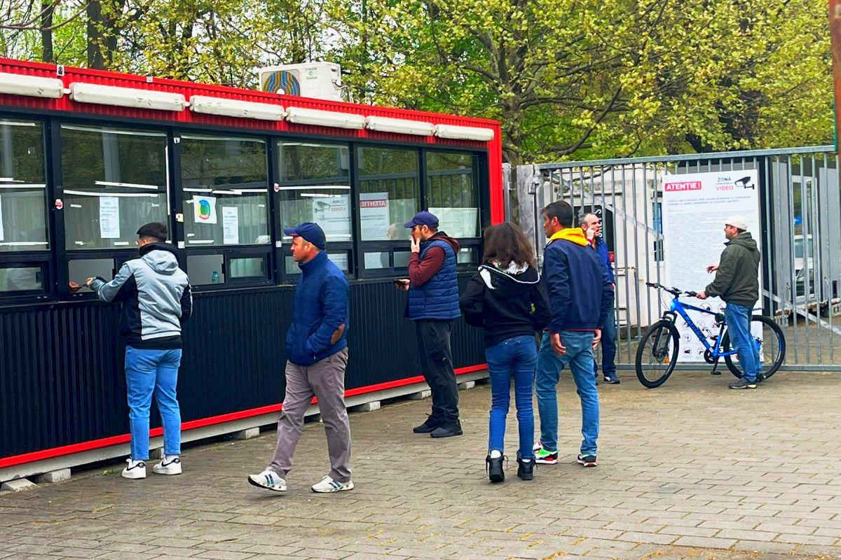 Contrast la case » Reporterii GSP au mers azi să vadă cum merg vânzările biletelor la FCSB - Farul și Steaua - Dinamo