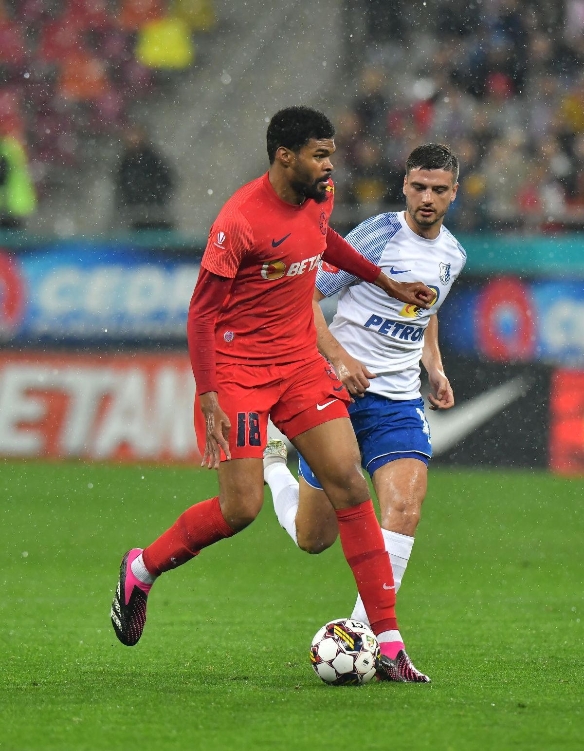 À la Gigi Becali: Hagi a făcut TREI schimbări la pauză în FCSB - Farul!