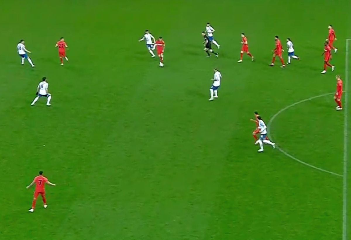 Cadou de la Tavi » Farul a reintrat în joc pe Arena Națională după o greșeală a decarului roș-albastru