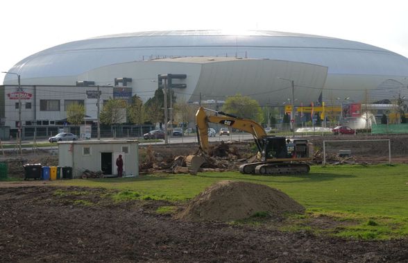 Stadionul pe care s-a născut „Campioana unei mari iubiri” e la pământ » Imaginile venite de la reporterii GSP