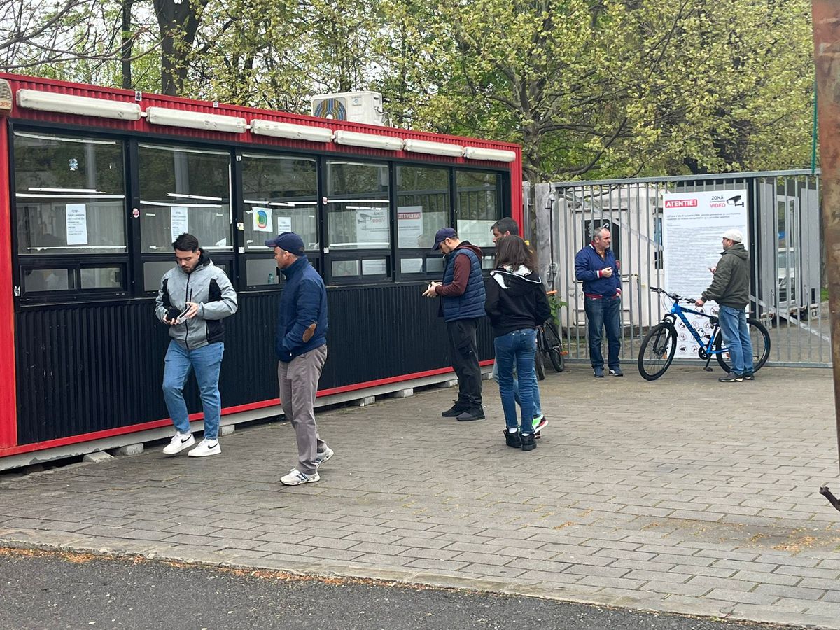 Contrast la case » Reporterii GSP au mers azi să vadă cum merg vânzările biletelor la FCSB - Farul și Steaua - Dinamo