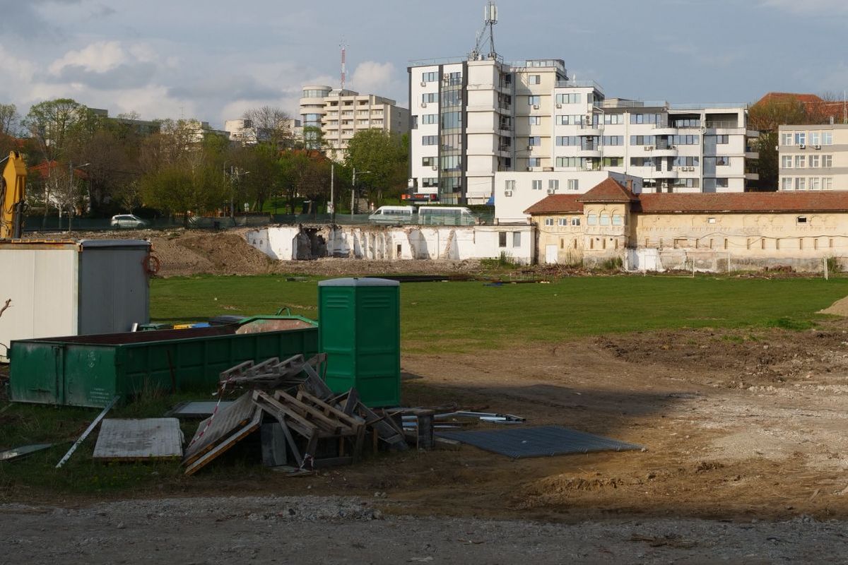 Stadionul pe care s-a născut „Campioana unei mari iubiri” e la pământ » Imaginile venite de la reporterii GSP