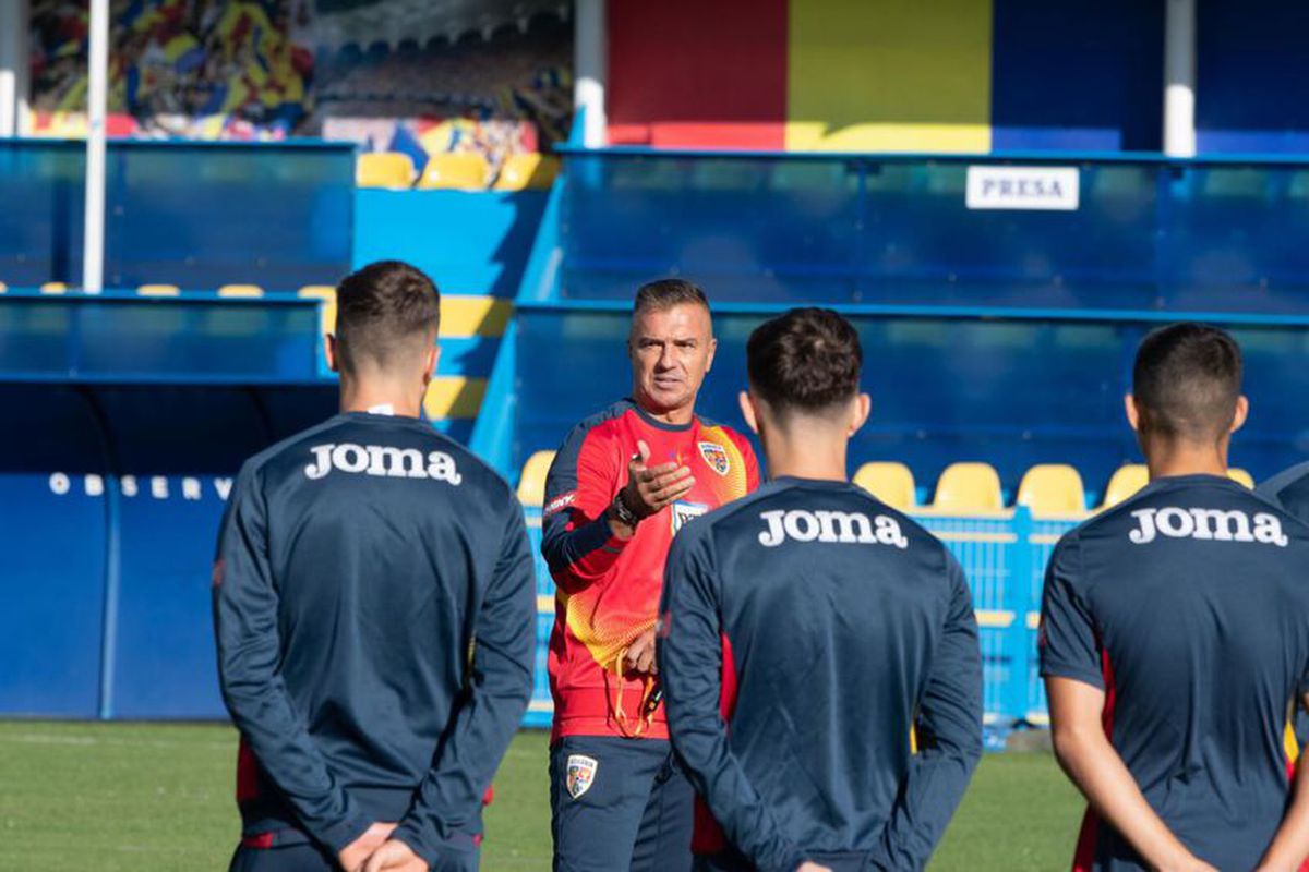 Antrenorul a intrat prin telefon în emisiune și a fost întrebat direct: „Ai fi disponibil pentru Rapid, acum sau în curând?”