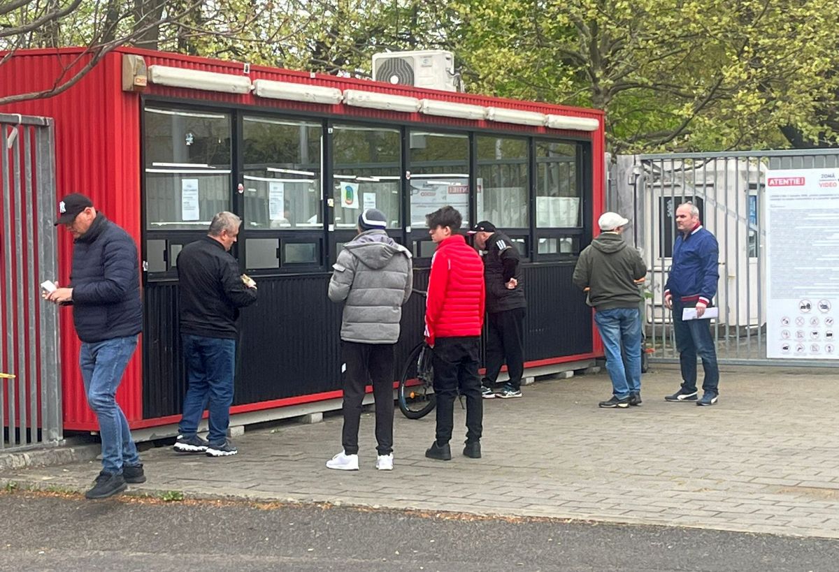 Contrast la case » Reporterii GSP au mers azi să vadă cum merg vânzările biletelor la FCSB - Farul și Steaua - Dinamo