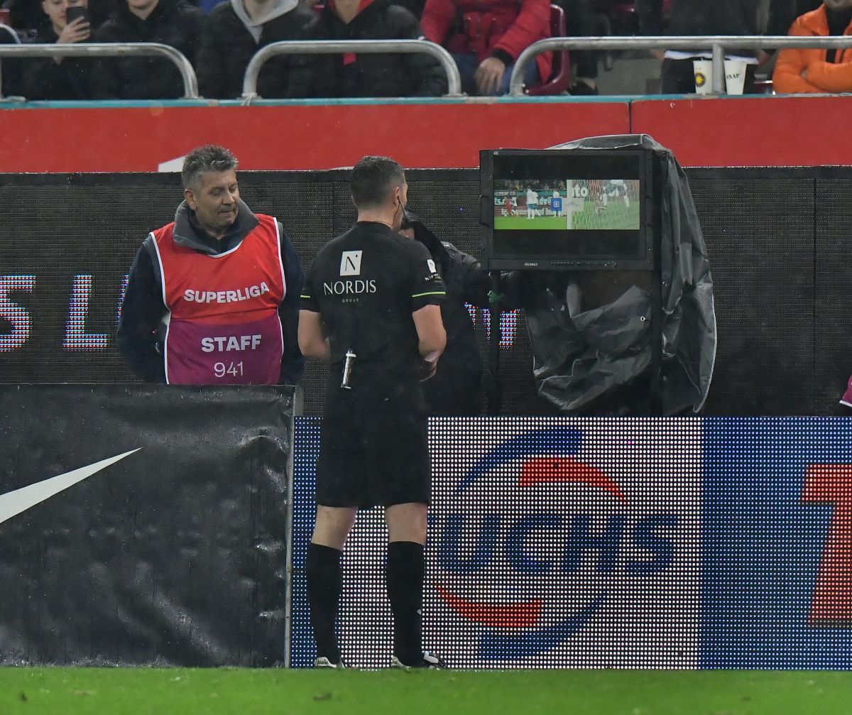 FCSB sau Farul? Fostul component al Generației de Aur și-a ales favorita în lupta la titlu: „Ar fi campioana meritorie”