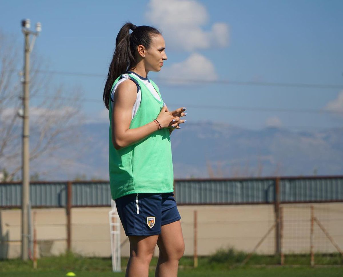 „Cea mai frumoasă fotbalistă din România” s-a cununat religios cu fostul preparator al naționalei