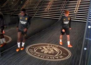 S-au vorbit? Gestul făcut de fotbaliștii lui Real Madrid când au văzut emblema lui City la ieșirea de la vestiare