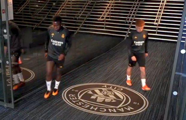 S-au vorbit? Gestul făcut de fotbaliștii lui Real Madrid când au văzut emblema lui City la ieșirea de la vestiare