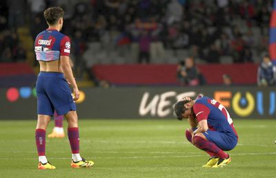 Ruptură în vestiarul Barcelonei » Titularul lui Xavi l-a făcut praf pe Araujo în fața camerelor TV!