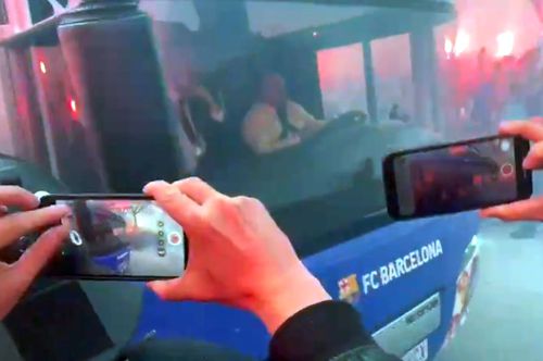 Suporterii FC Barcelona au aruncat cu obiecte în propriul autocar