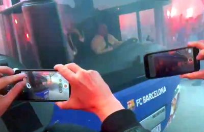 Ce GAFĂ la Barcelona! Au luat la țintă propriul autocar