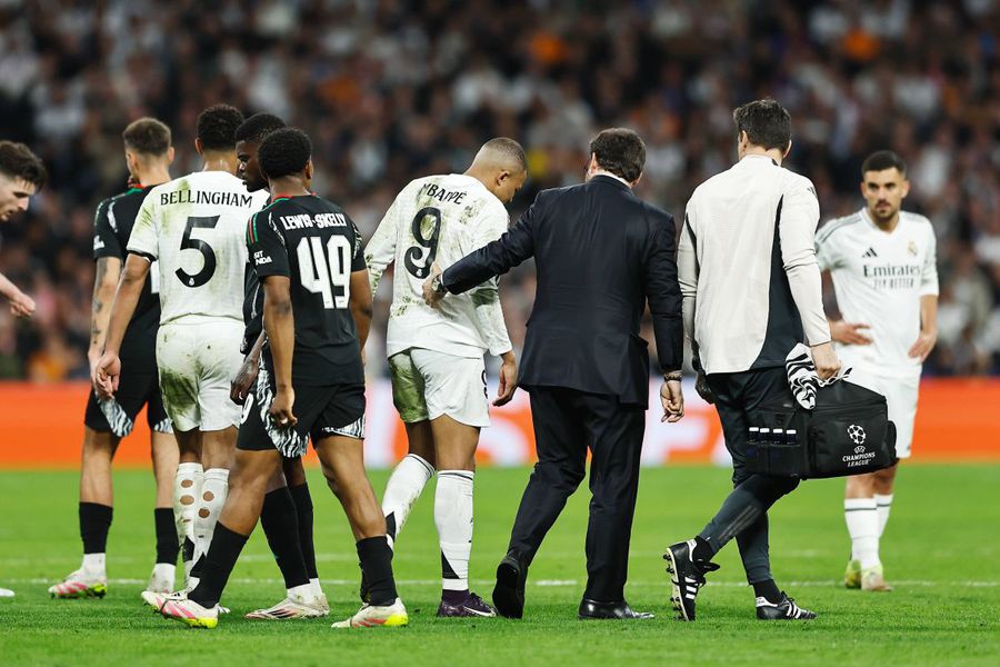 Kylian Mbappe, suspendat duminică în meciul cu Bilbao, va afla mâine cât timp va mai sta pe margine Kylian Mbappe a sufetit o entorsă la glezna dreaptă după un duel cu Declan Rice / Foto: Imago Arsenalul durerii! Sau când BMV≠BBC
