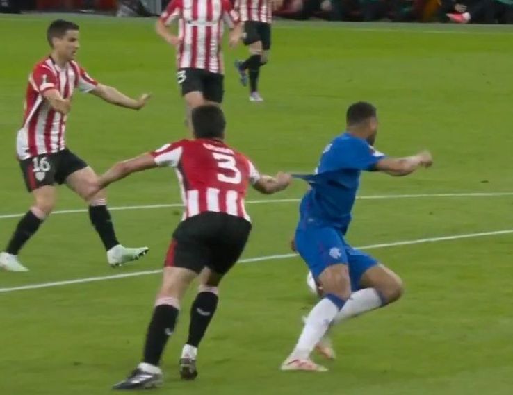 Cyriel Dessers, cu tricoul rupt în Athletic Bilbao - Rangers