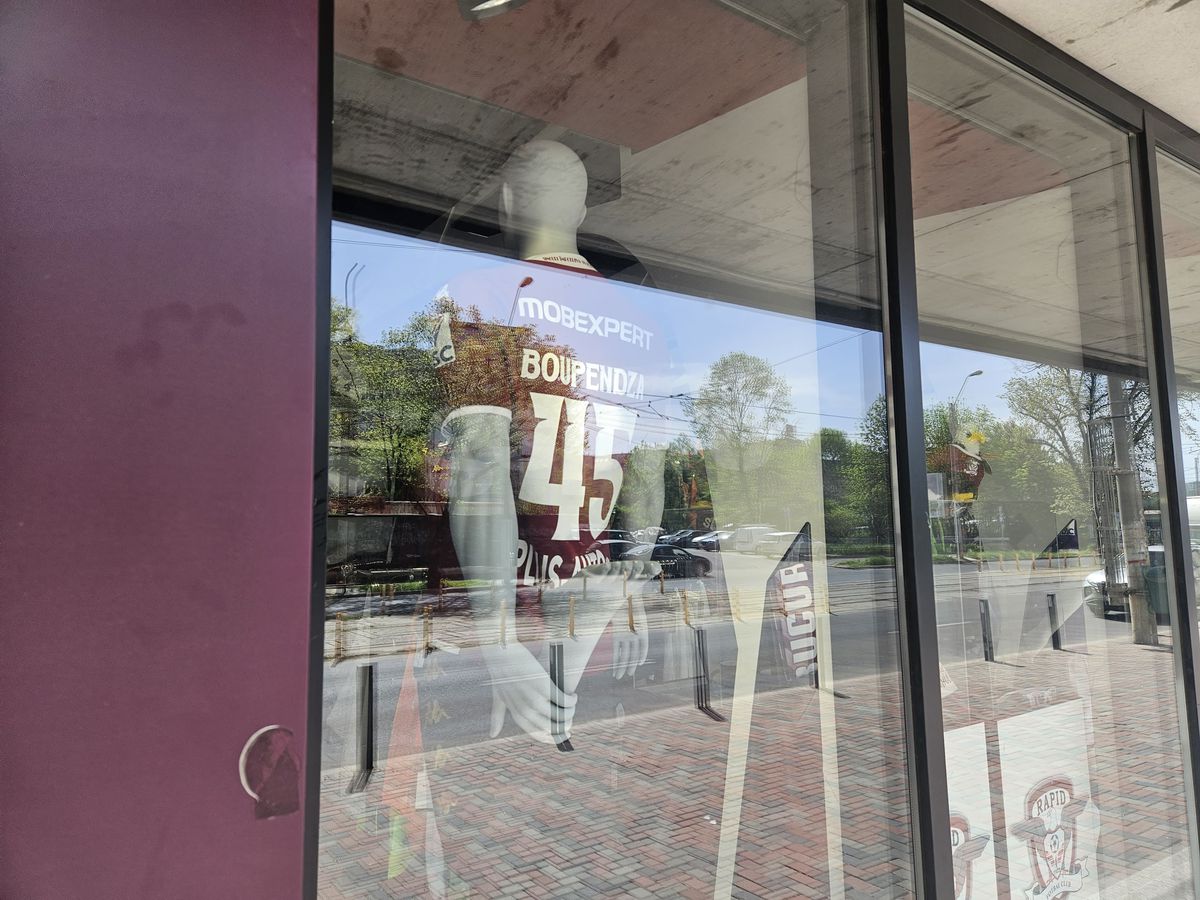 Gest emoționant în memoria lui Aaron Boupendza » Au redecorat toată încăperea: ce a apărut azi la stadionul Rapidului