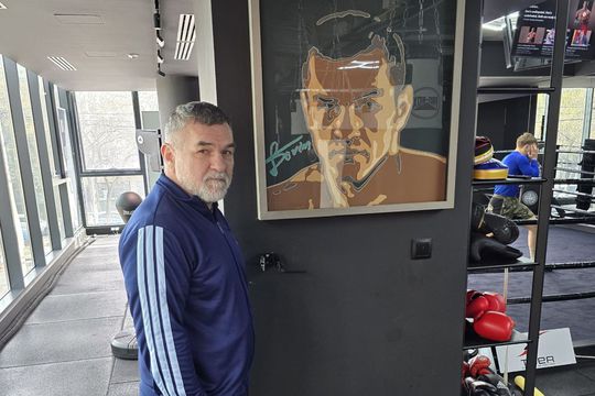 Leonard Doroftei, în clubul lui de box Foto: Marius Mărgărit