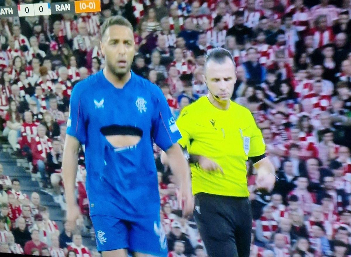 Imaginile serii în cupele europene: izolată într-o „mare” de ultrași la bustul gol + Colegul lui Ianis a oferit cadre de impact