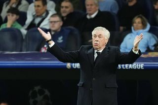 Ancelotti, OUT de la Madrid? » Emisarul care a venit la meci pe Bernabeu să-l convingă pe italian să semneze!