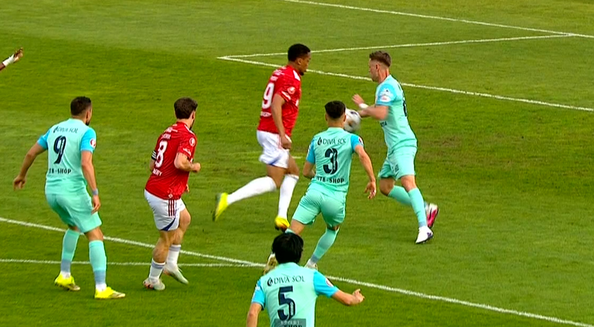 Faza care l-a scos din minți pe Adrian Mihalcea: penalty și eliminare în Oțelul - UTA