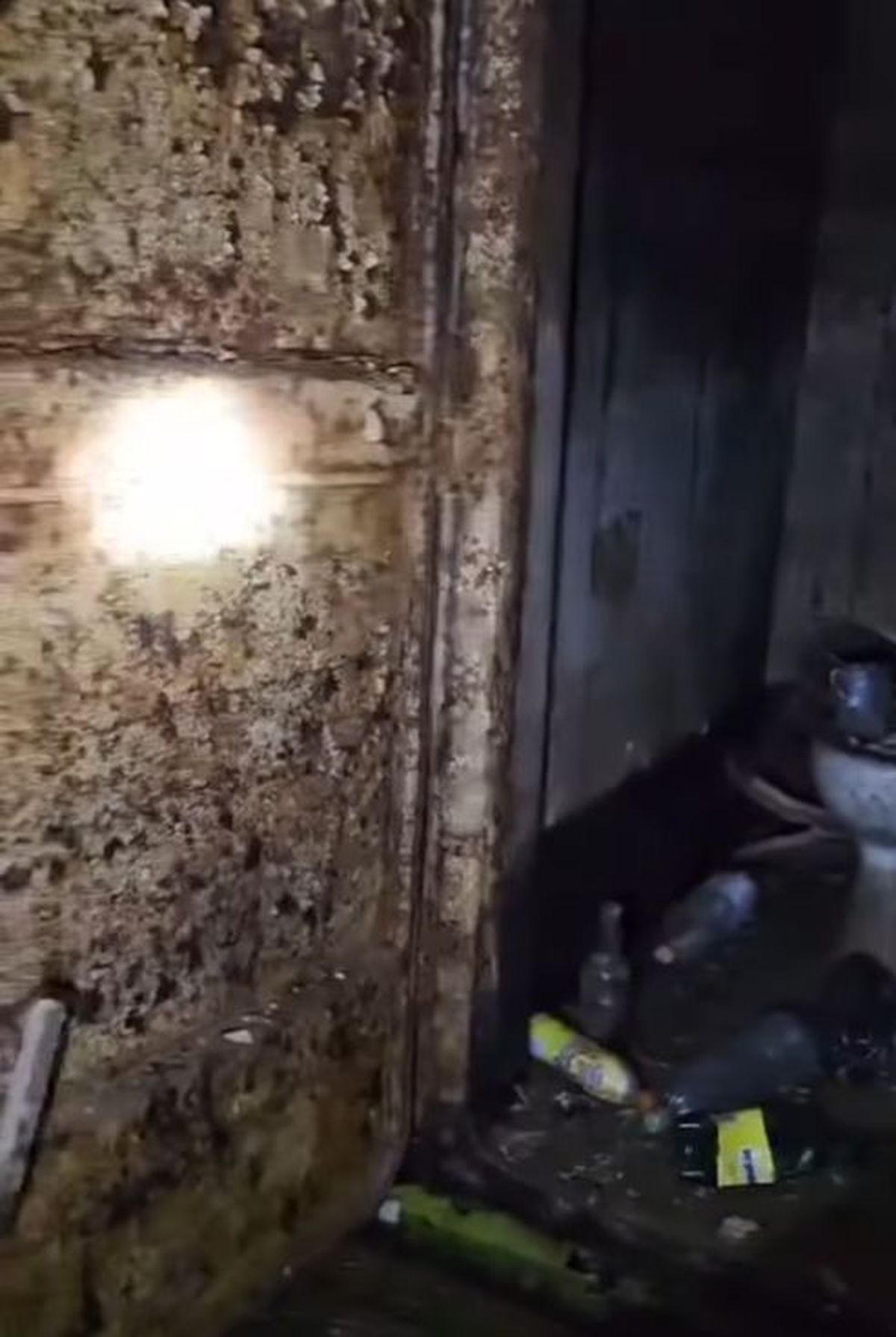 „Au vrut să împartă sala în două” » Imagini halucinante cu polivalenta istorică din România