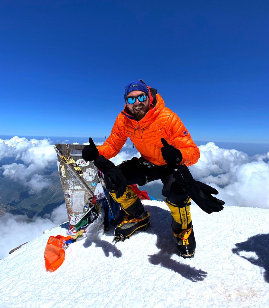 Adrian Ahrițculesei, românul care a urcat pe jos până în termosferă! Povestea născută lângă Parâng și Retezat