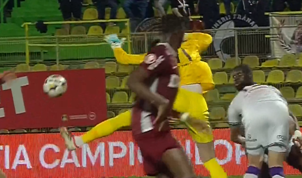 Fază ciudată la FC Argeș - CFR Cluj, cu Istvan Kovacs în prim-plan: „De ce mai dai cartonaș galben?”