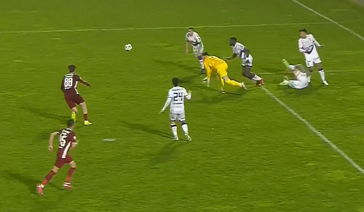 Fază ciudată la FC Argeș - CFR Cluj, cu Istvan Kovacs în prim-plan: „De ce mai dai cartonaș galben?”