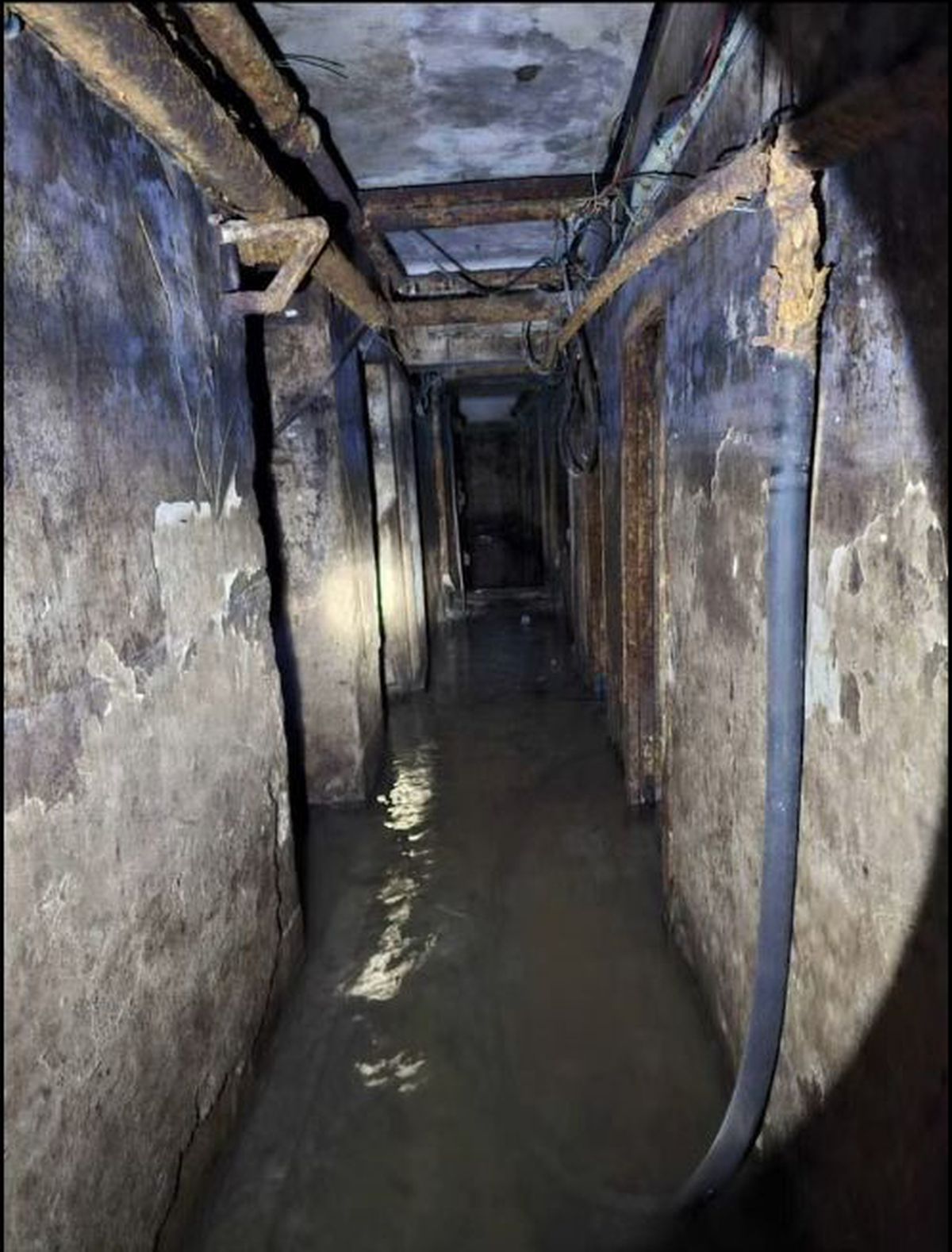 „Au vrut să împartă sala în două” » Imagini halucinante cu polivalenta istorică din România